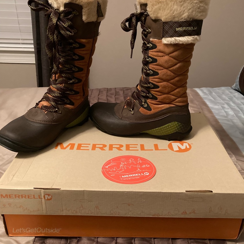 Like new Merrell tall winter boots.